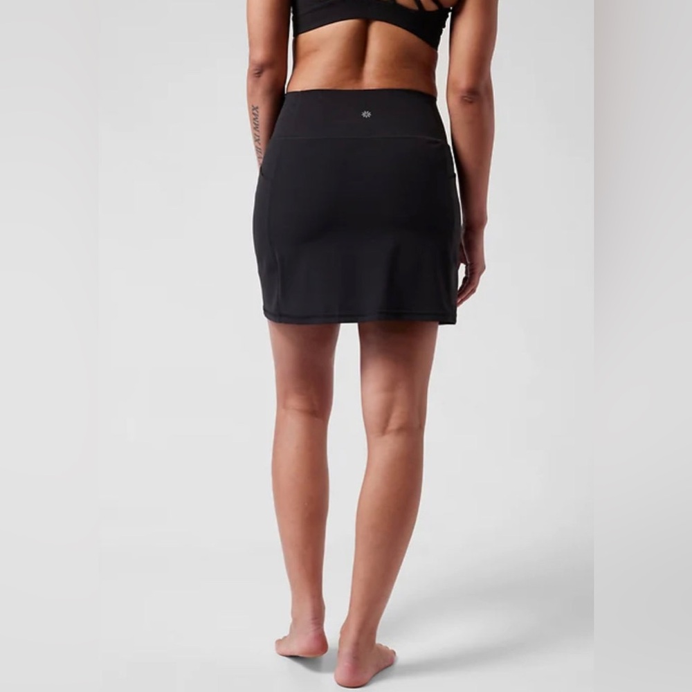 Athleta Black salutation stash skirt